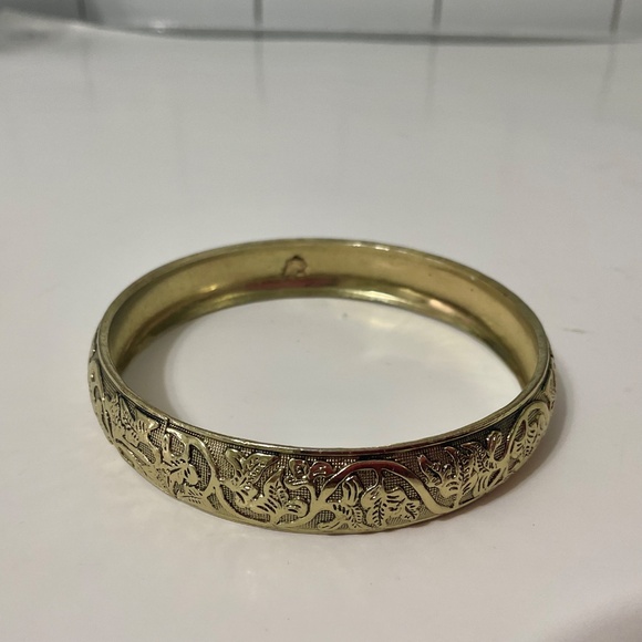 VTG Gold Tone Leaf Etched Bracelet - Picture 3 of 5